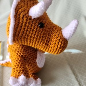 Amigurumi Crochet Stuffed Animals: Dinosaur